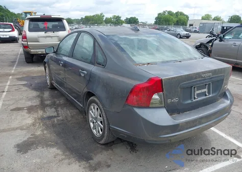 2008 Volvo S40 2.4I z USA, uszkodzony, nr VIN YV1MS382682388753